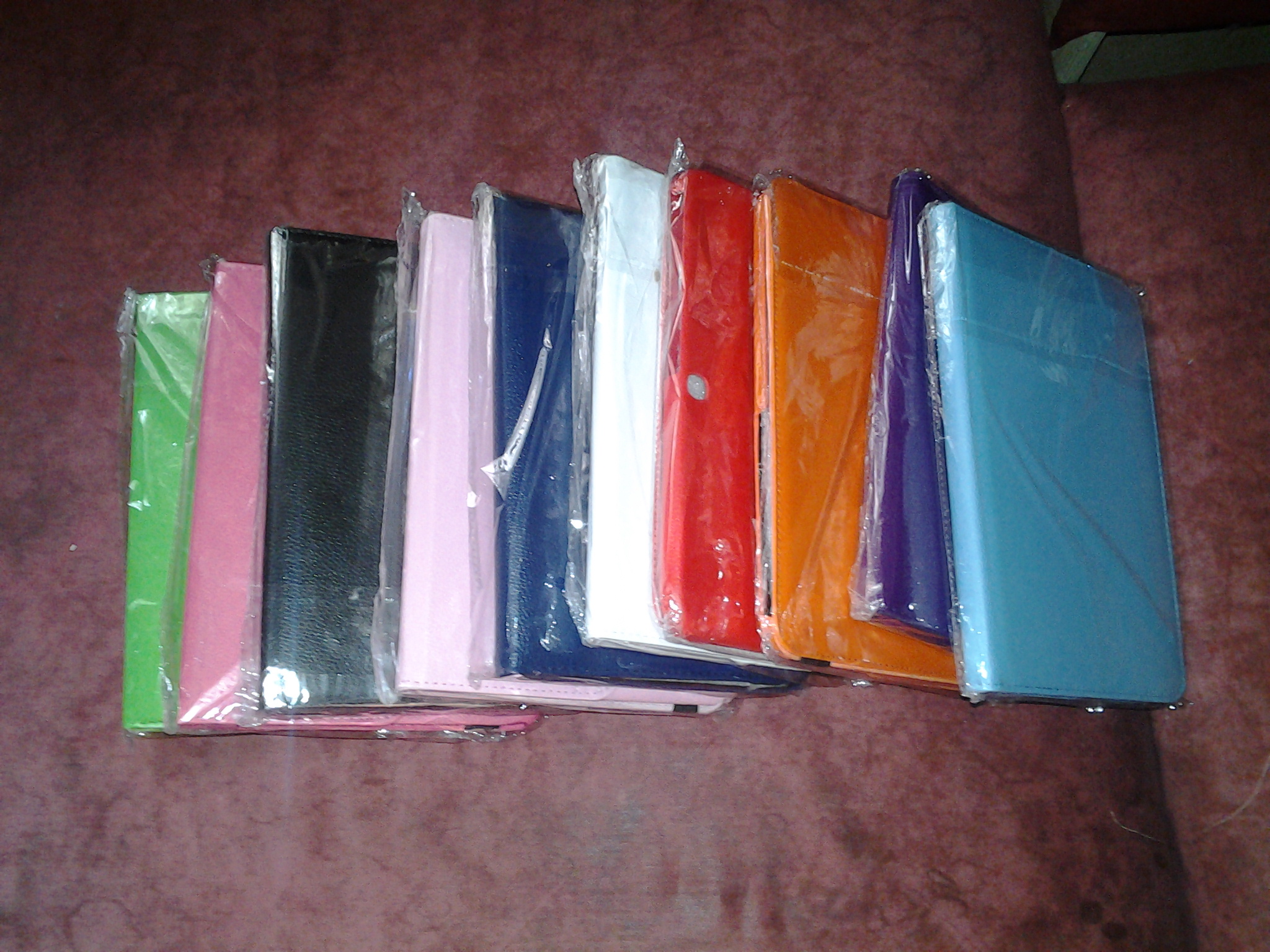 v&auml;rit lime, pinkki, musta, vaaleanpunainen, tumman sininen punainen, oranssi, lila ja vaaleansininen 